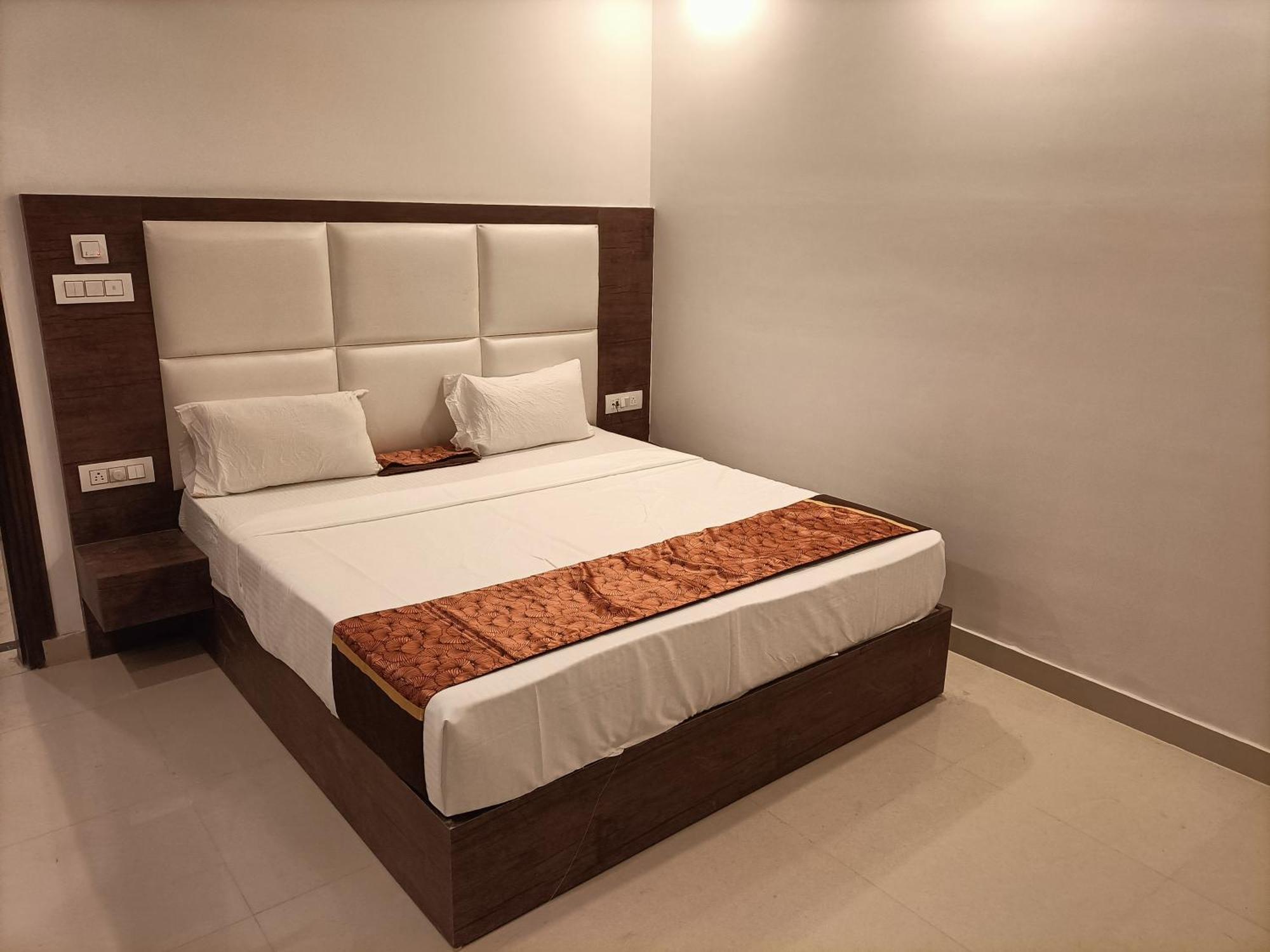 Hotel Vista Premium Tark A Family Hotel Near Igi Airport Delhi New Delhi Buitenkant foto